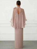 Amapola, vestido largo de gala rosa palo con capa transparente, vista de espalda