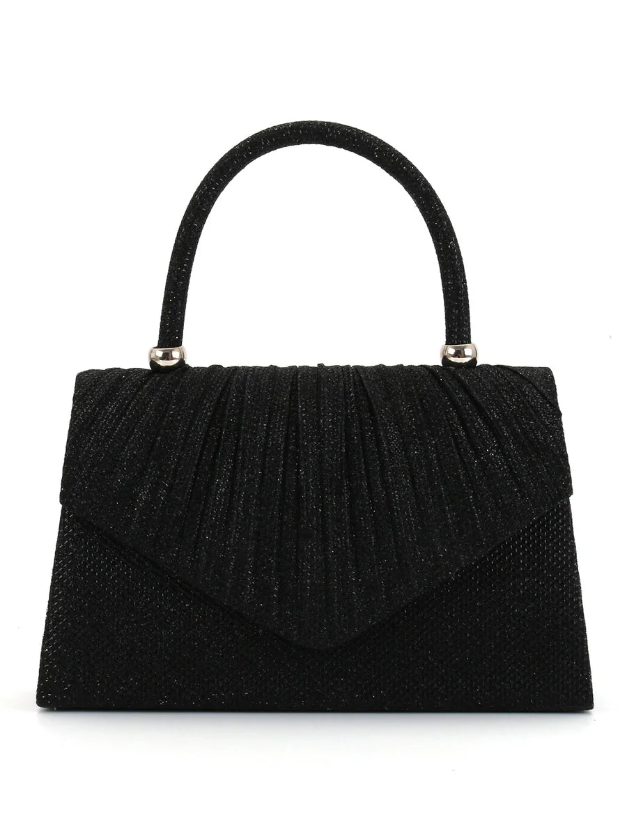 Bolso de mano plisado negro con asa rígida y solapa en V