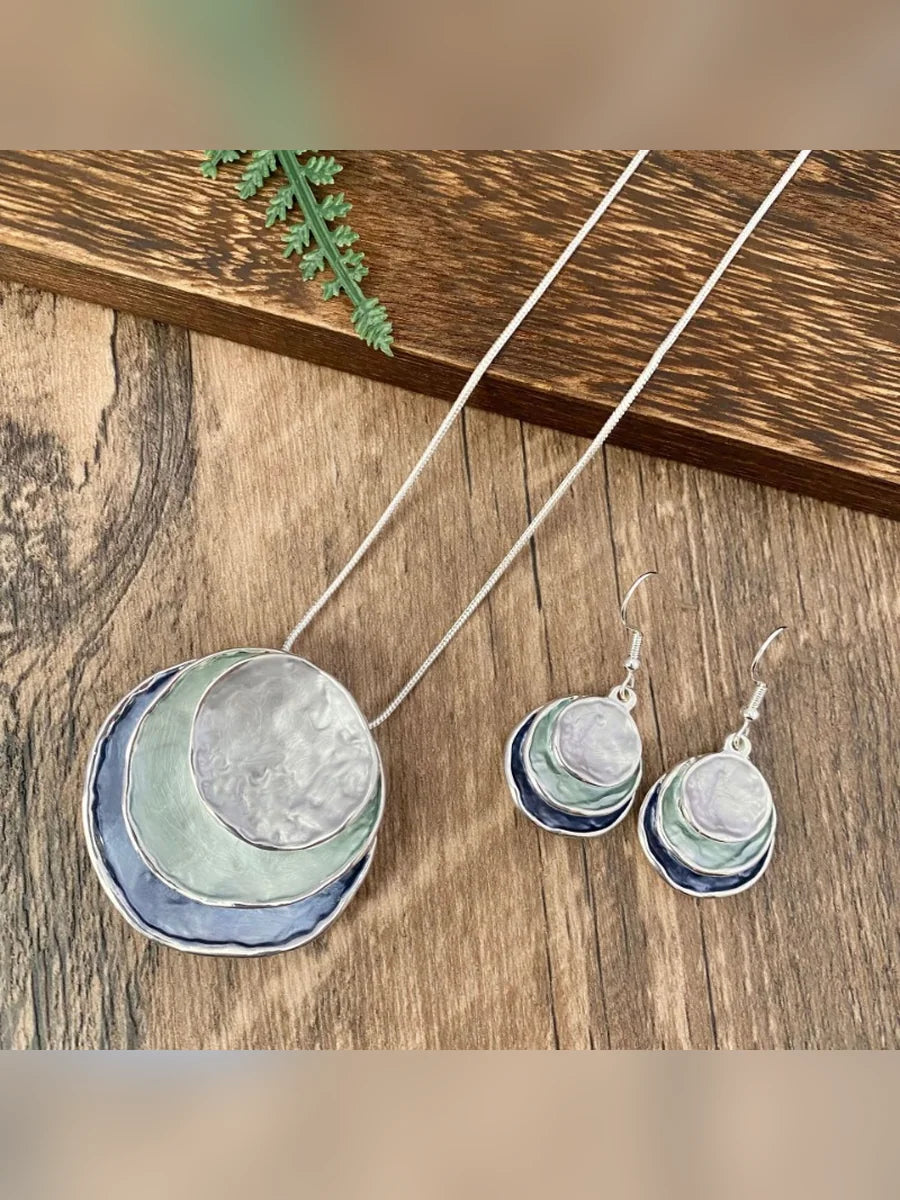 Set de collar y aretes esmaltados en azul y verde con cadena plateada