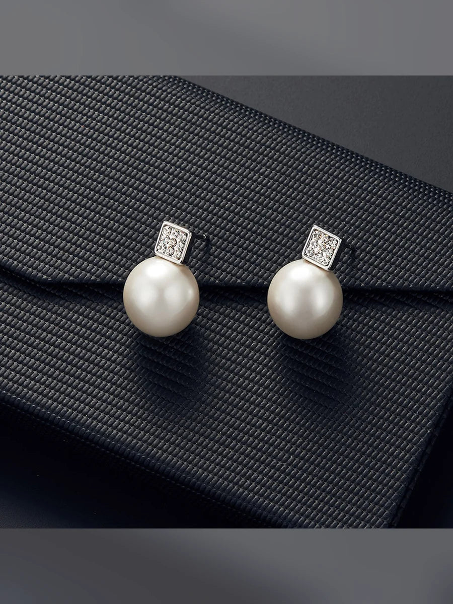 Aretes de perla con cuadrado de cristales en plateado