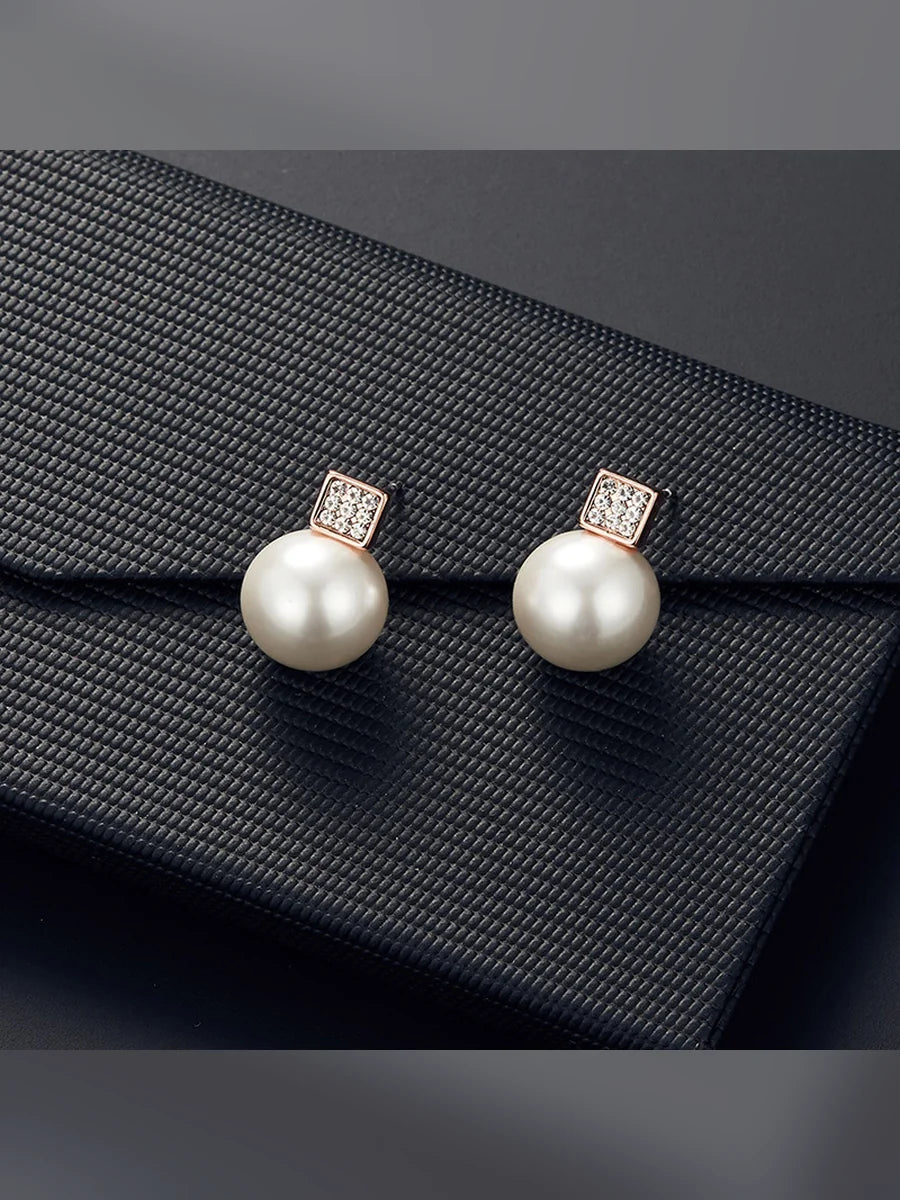 Aretes de perla con cuadrado de cristales en oro rosa