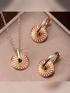 Set de collar y aretes con disco de colores en tonos rosa y naranja