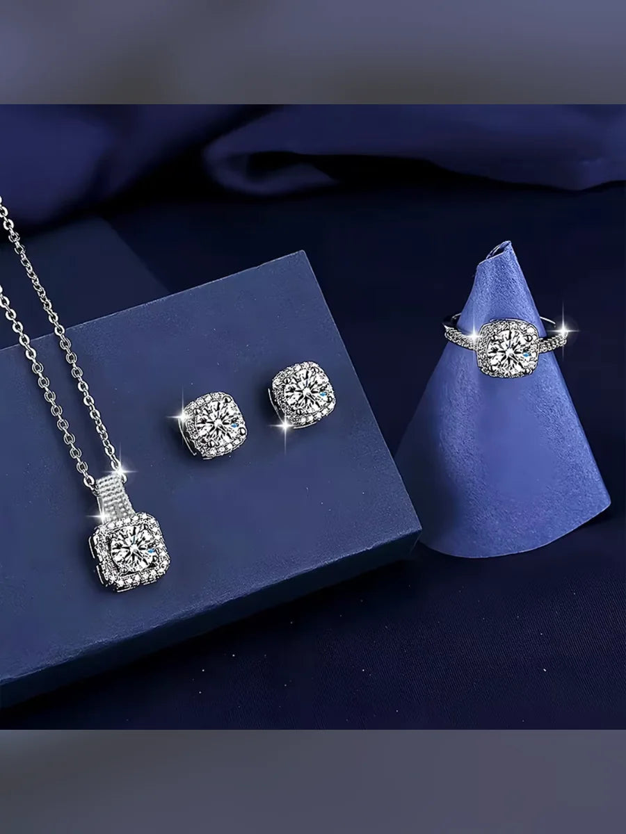 Set de collar, aretes y anillo con circonias sobre fondo azul