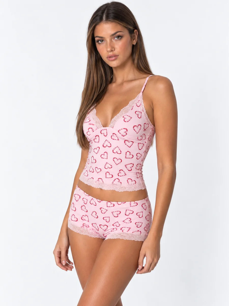 Conjunto de Pijama con Corazones y Detalles de Encaje