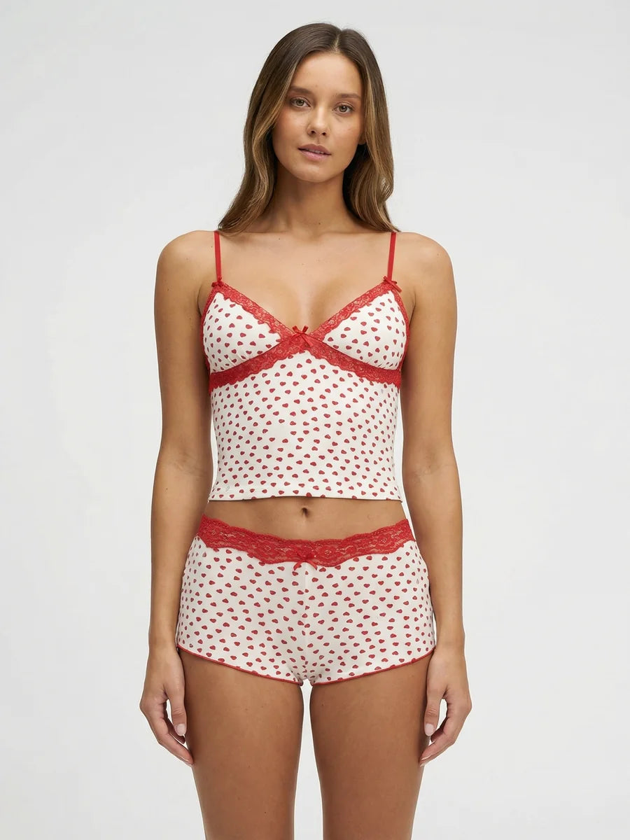 Conjunto de Pijama con Corazones y Detalles de Encaje