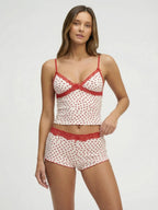 Conjunto de Pijama con Corazones y Detalles de Encaje