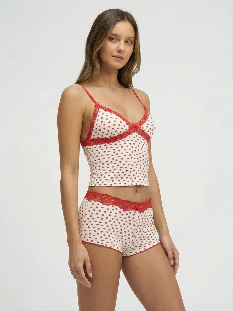 Conjunto de Pijama con Corazones y Detalles de Encaje