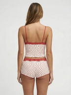 Conjunto de Pijama con Corazones y Detalles de Encaje