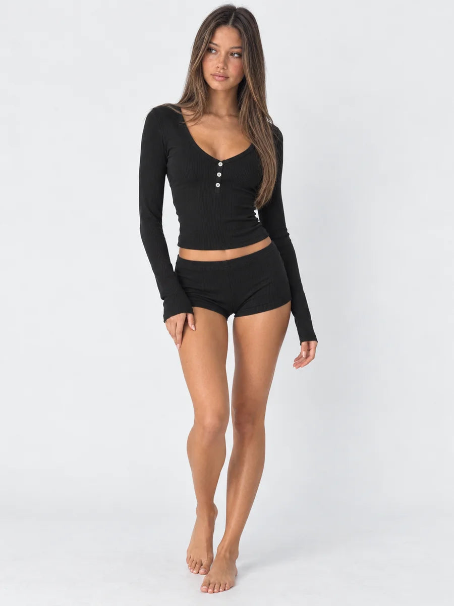 Conjunto de Pijama Acanalado con Top Henley y Short, color negro