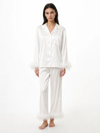 Conjunto de Pijama de Satén con Detalles de Plumas, color blanco