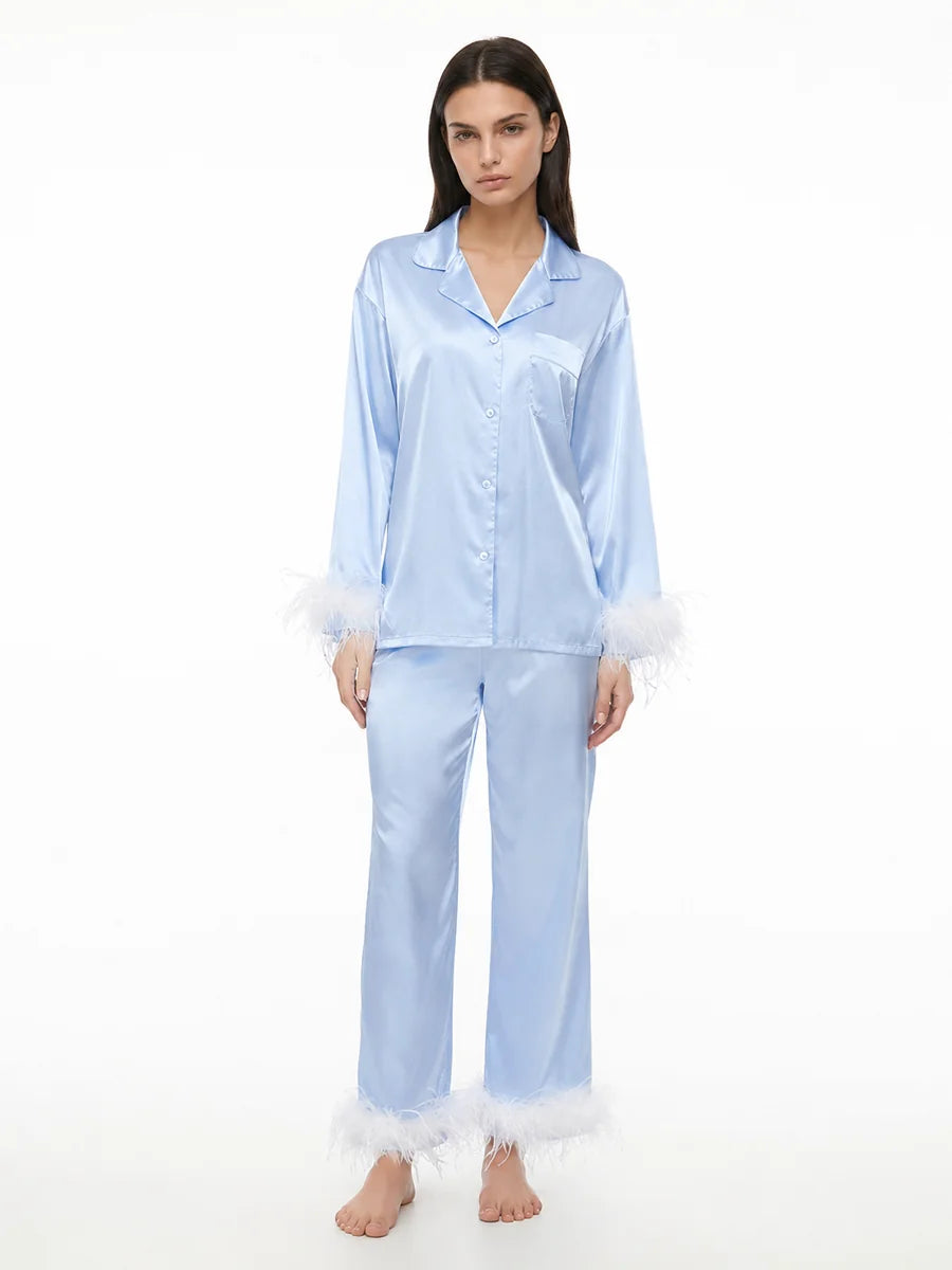 Conjunto de Pijama de Satén con Detalles de Plumas, color azul claro