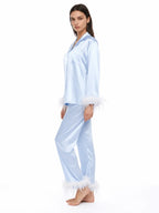 Conjunto de Pijama de Satén con Detalles de Plumas, color azul claro