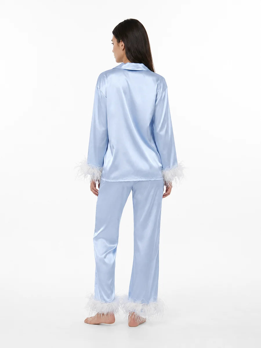 Conjunto de Pijama de Satén con Detalles de Plumas, color azul claro