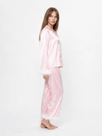Conjunto de Pijama de Satén con Detalles de Plumas, color rosa suave
