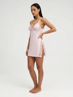 Camisón Ligero con Escote de Encaje y Abertura Lateral, color rosa suave