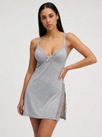 Camisón Ligero con Escote de Encaje y Abertura Lateral, color gris claro