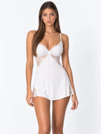 Camisón de Encaje Floral con Espalda Abierta, color blanco