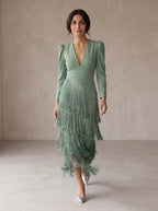 Dahlia | Vestido Elegante con Mangas de Flecos