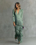 Dahlia | Vestido Elegante con Mangas de Flecos
