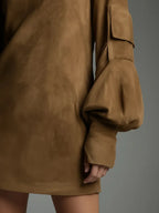 Greta | Vestido Corto Oversize de Ante con Cuello Alto