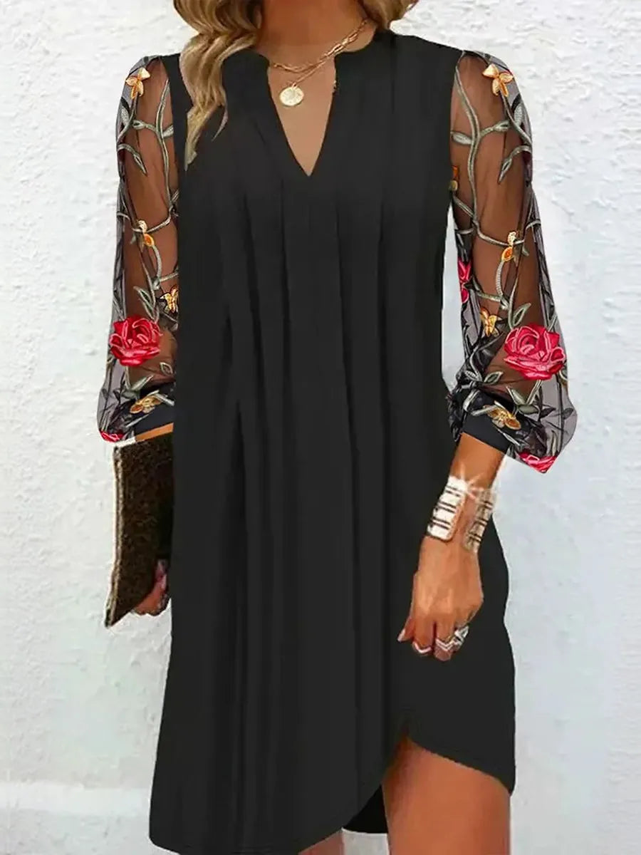 Priscila | Vestido Negro con Mangas Bordadas de Flores