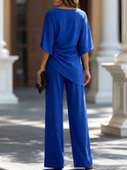 Conjunto de blusa y pantalón ancho en azul rey, vista trasera