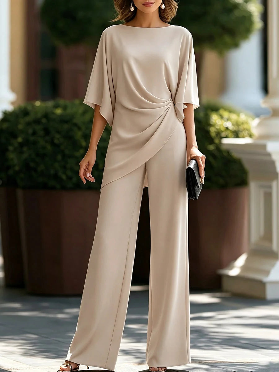 Conjunto de blusa drapeada y pantalón ancho en color beige, de cuerpo entero