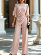 Conjunto de blusa drapeada y pantalón ancho en color rosa, de cuerpo entero