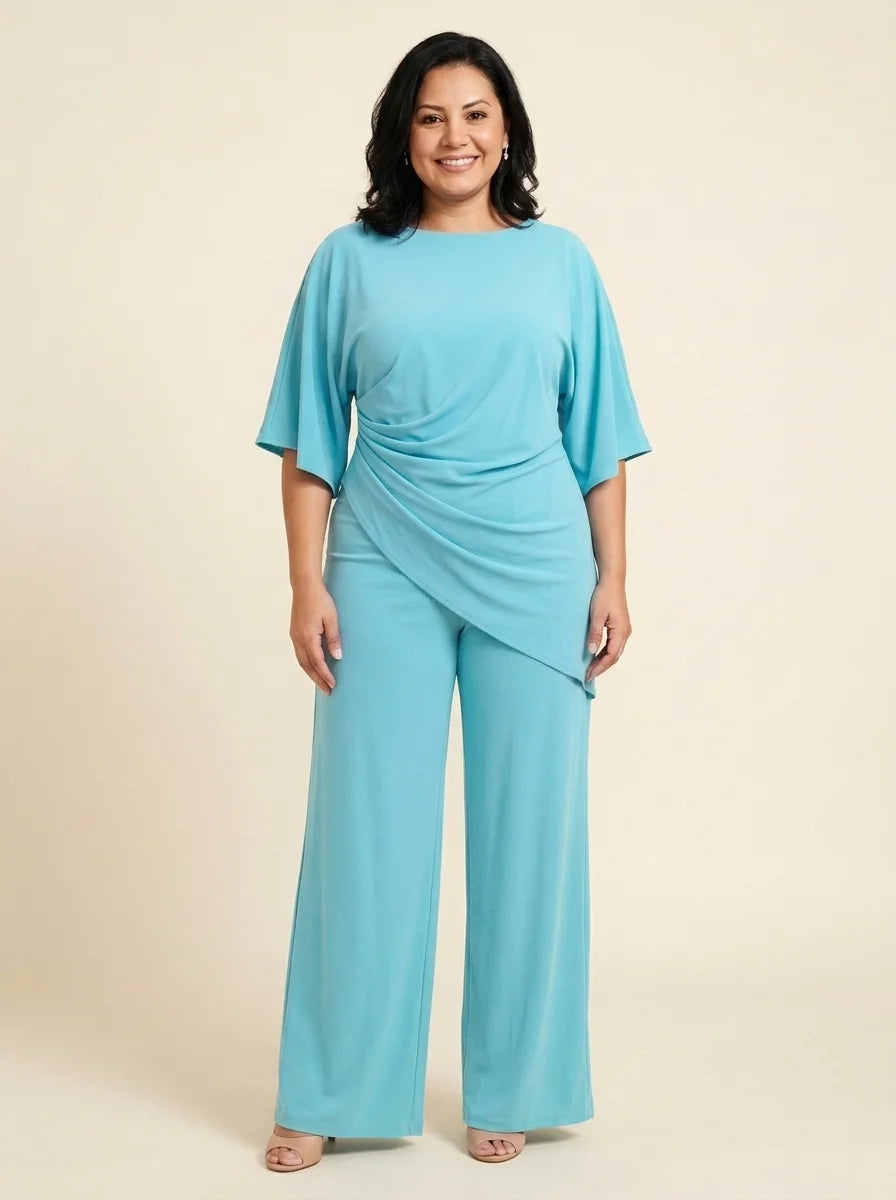 Mujer de talla grande con conjunto Rosalía de blusa drapeada y pantalón ancho en turquesa, de frente