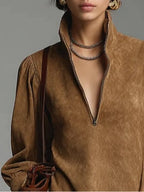 Vera | Vestido Corto de Ante con Cremallera y Cuello Alto