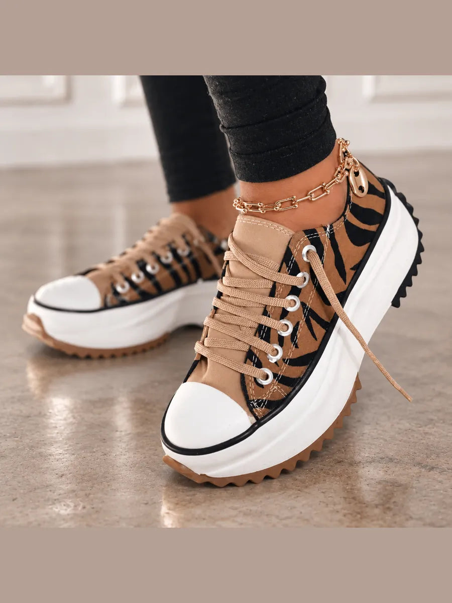 Adelaida | Zapatillas Cómodas con Suela Dentada