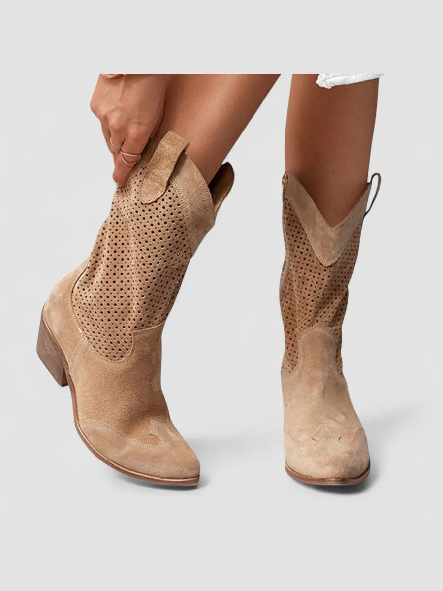 Estefanía | Botas Camperas con Detalles Calados