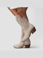 Estefanía | Botas Camperas con Detalles Calados